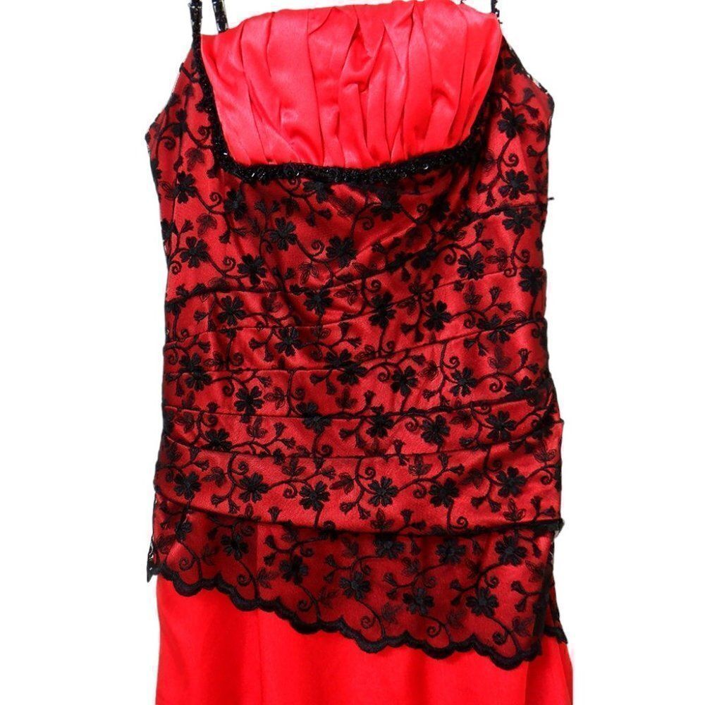 Red & black lace and satin long saloon girl dress - Picture 3 of 4